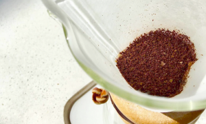 CÀ PHÊ PHA BẰNG PHƯƠNG PHÁP POUR-OVER – BỨC TRANH VẼ NÊN TỪ HƯƠNG VỊ