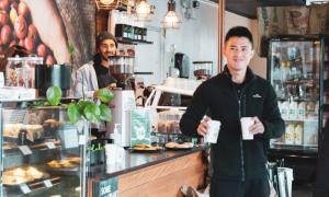 Dịch vụ và lòng hiếu khách: Phá vỡ trải nghiệm cà phê của khách hàng