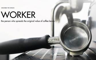 Worker who spreads the value of the original coffee beans