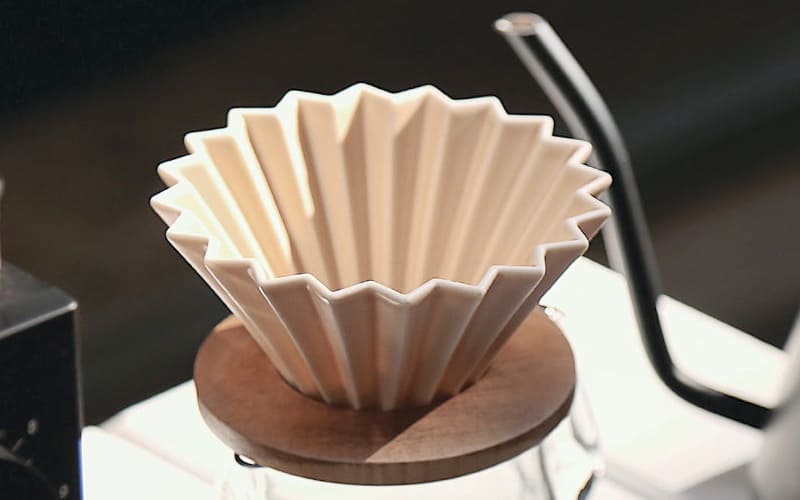 cách pha cà phê với phễu Origami