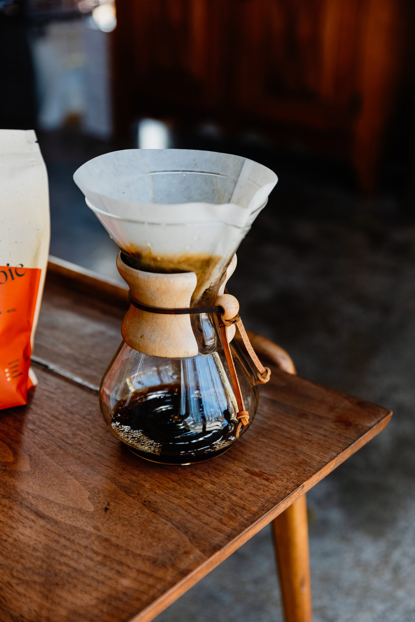 Chemex là gì? Khám phá nghệ thuật pha cà phê tinh tế trong tách thủy tinh