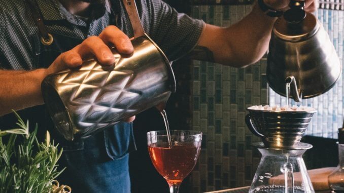 Barista và Bartender - Đâu là nghệ nhân đồ uống thực sự?