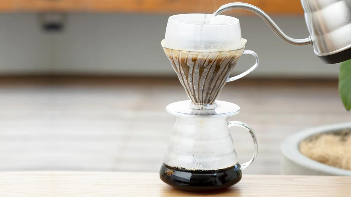 Tự pha chế nước cà phê bằng phương pháp "dung dịch gốc" (DIY water)